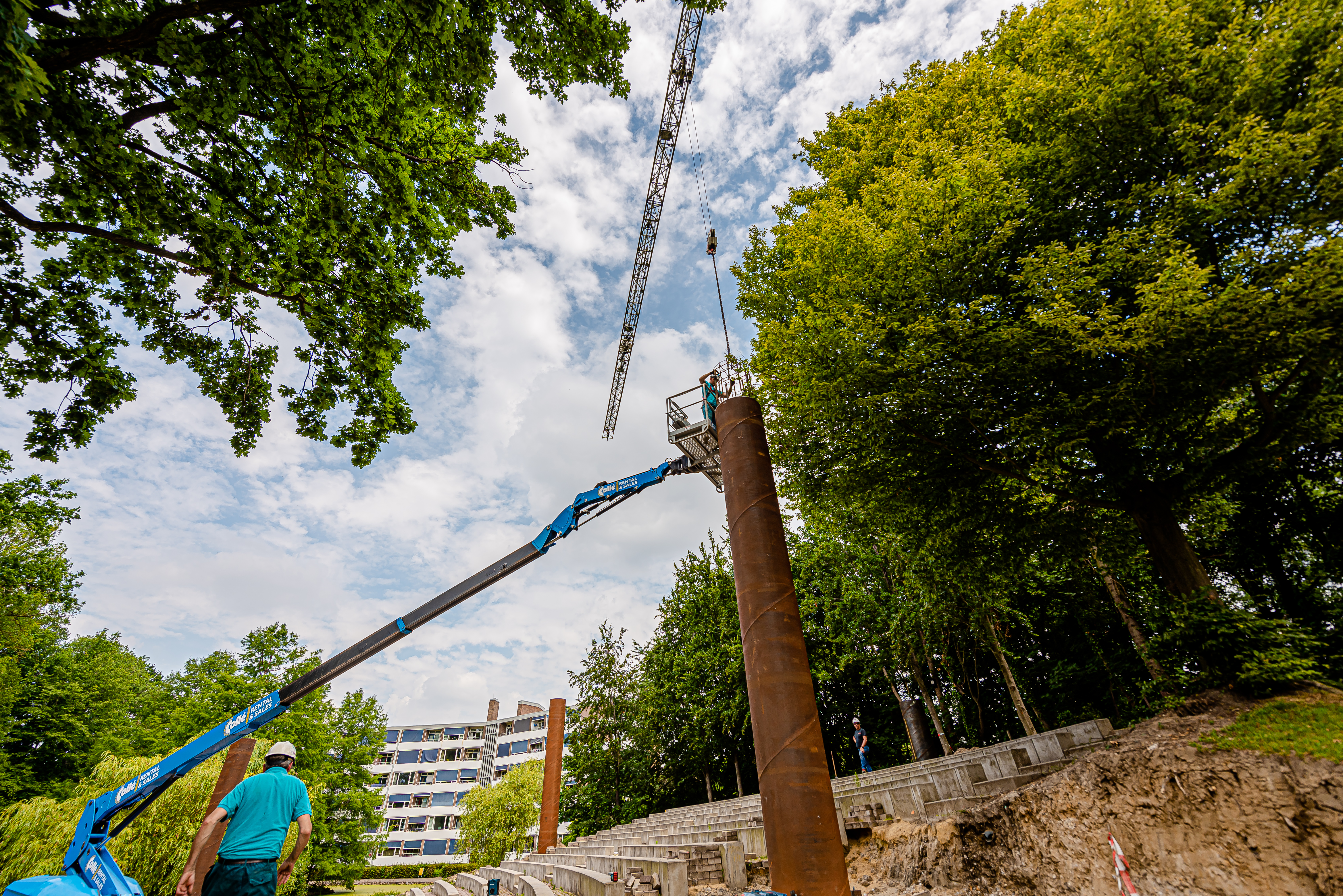 Hoogste kraan van Nederland bouwt openlucht theater Brunssum