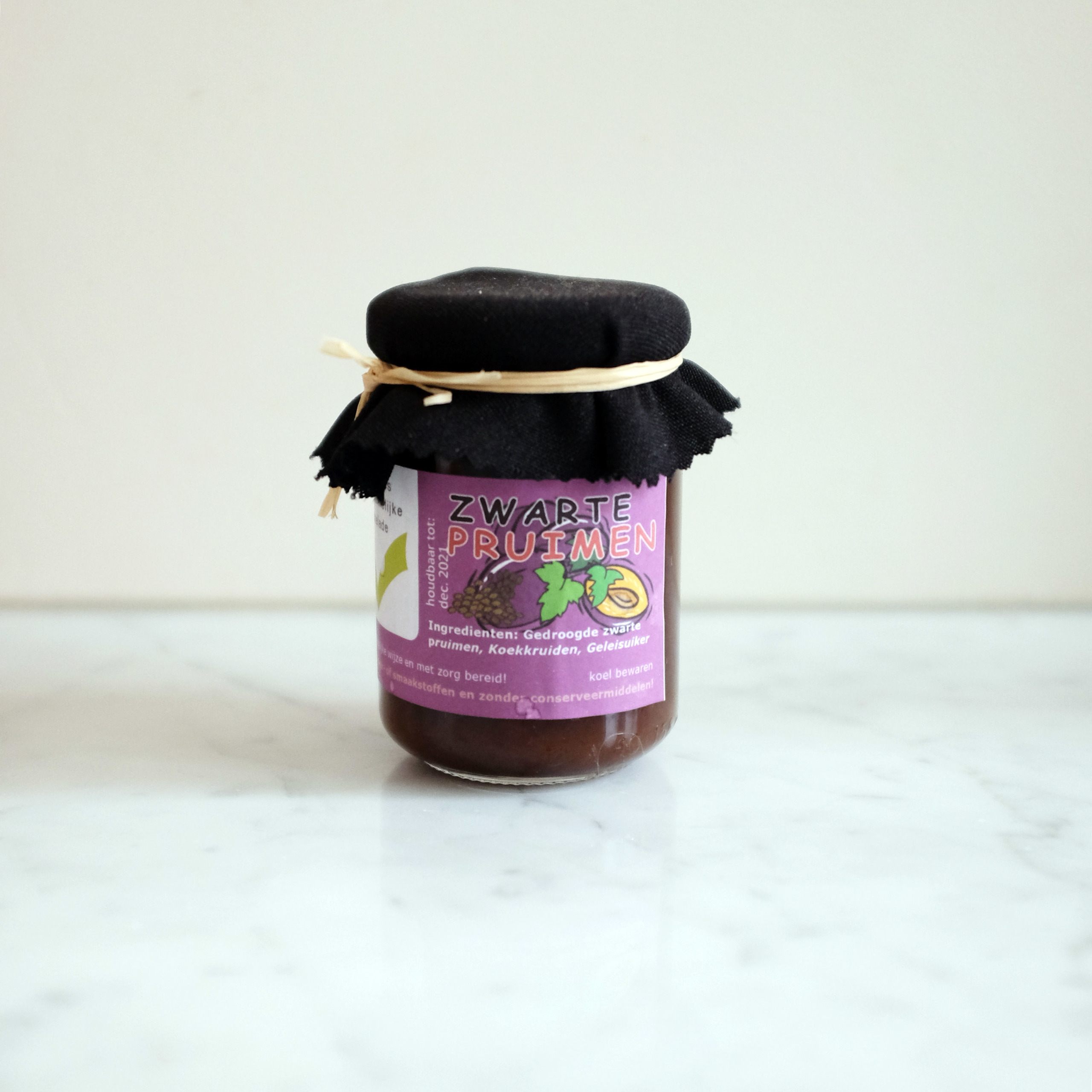 Foto potje met pruimen jam